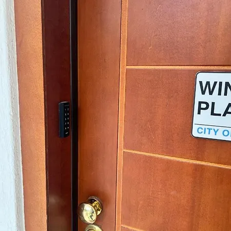 Windsor Place - Vouliagmeni Apartment